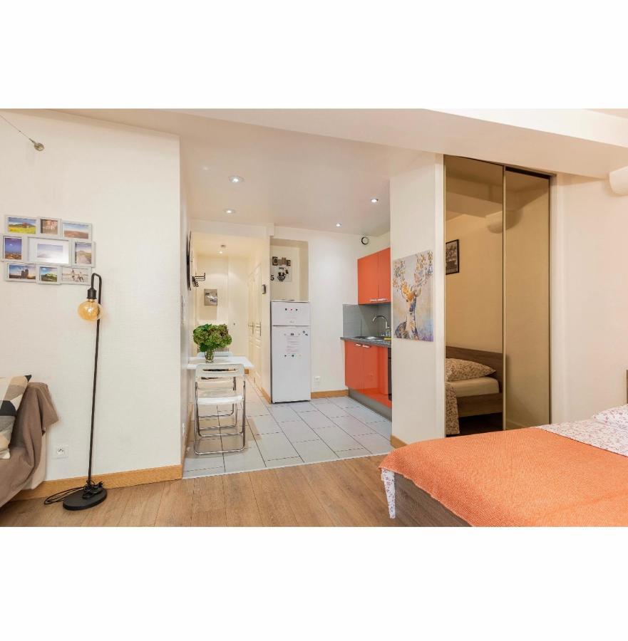 Apartamento Location F1 Neuf Centre Historique Riom Exterior foto